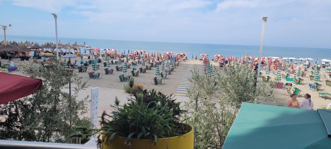 Beach View Apartment, Golem Dıraç Dış mekan fotoğraf